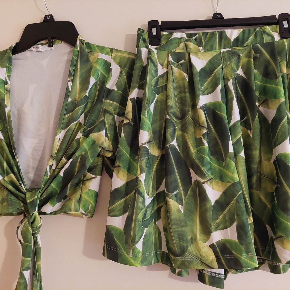 Rebdolls 2 piece set crop top and shorts L
